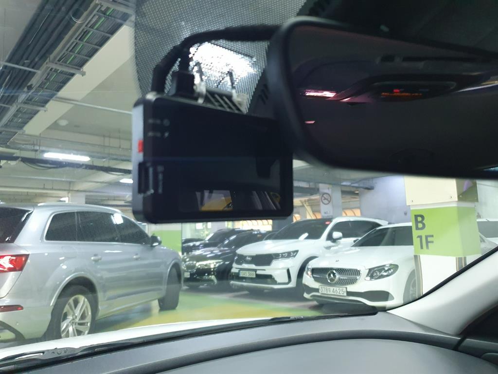 HYUNDAI Avante - Vista 10