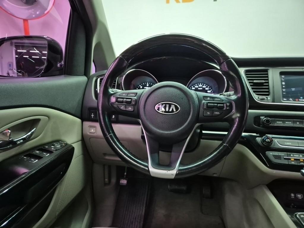 KIA Carnival - Vista 9