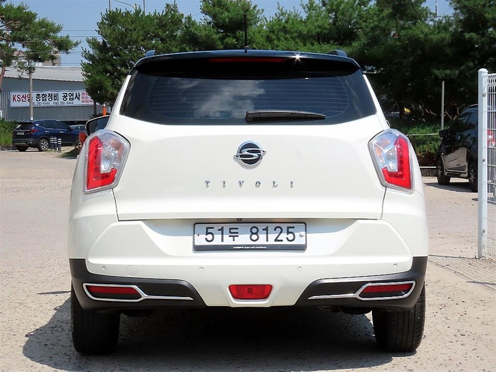 Ssangyong Tivoli - Vista 4