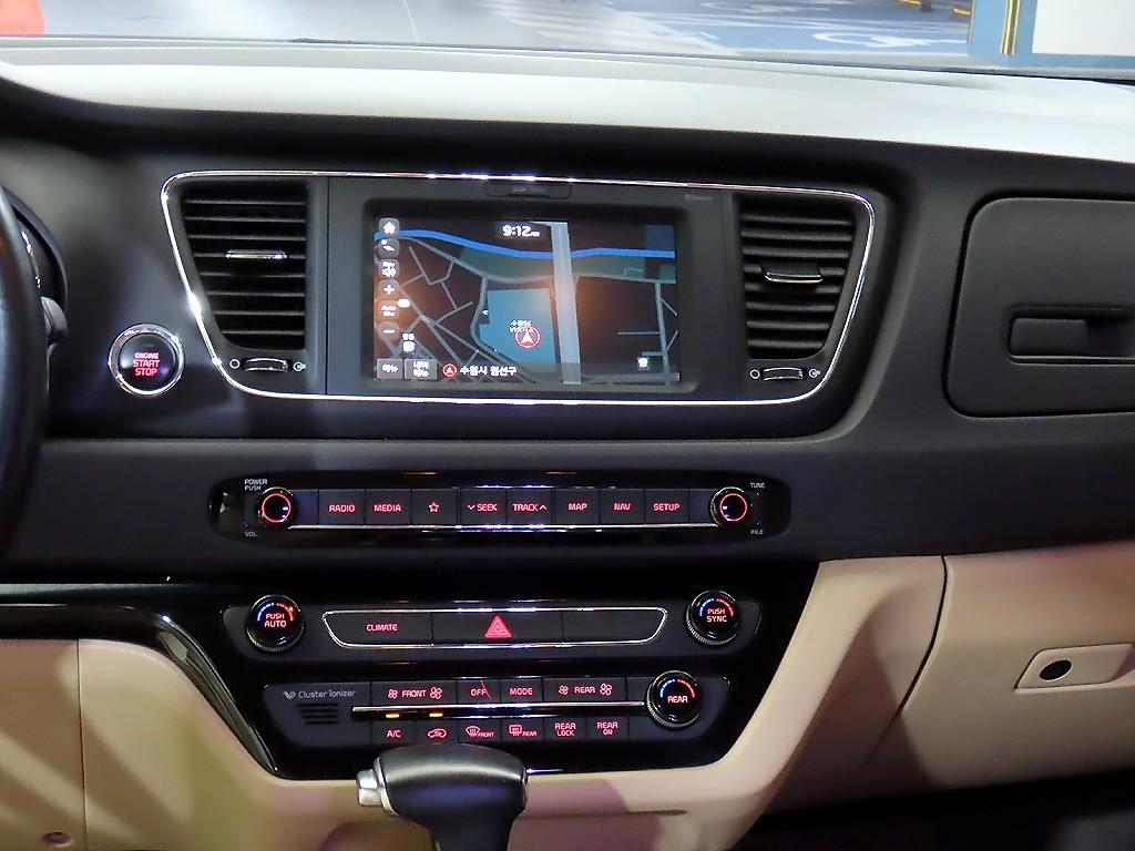 KIA Carnival - Vista 11
