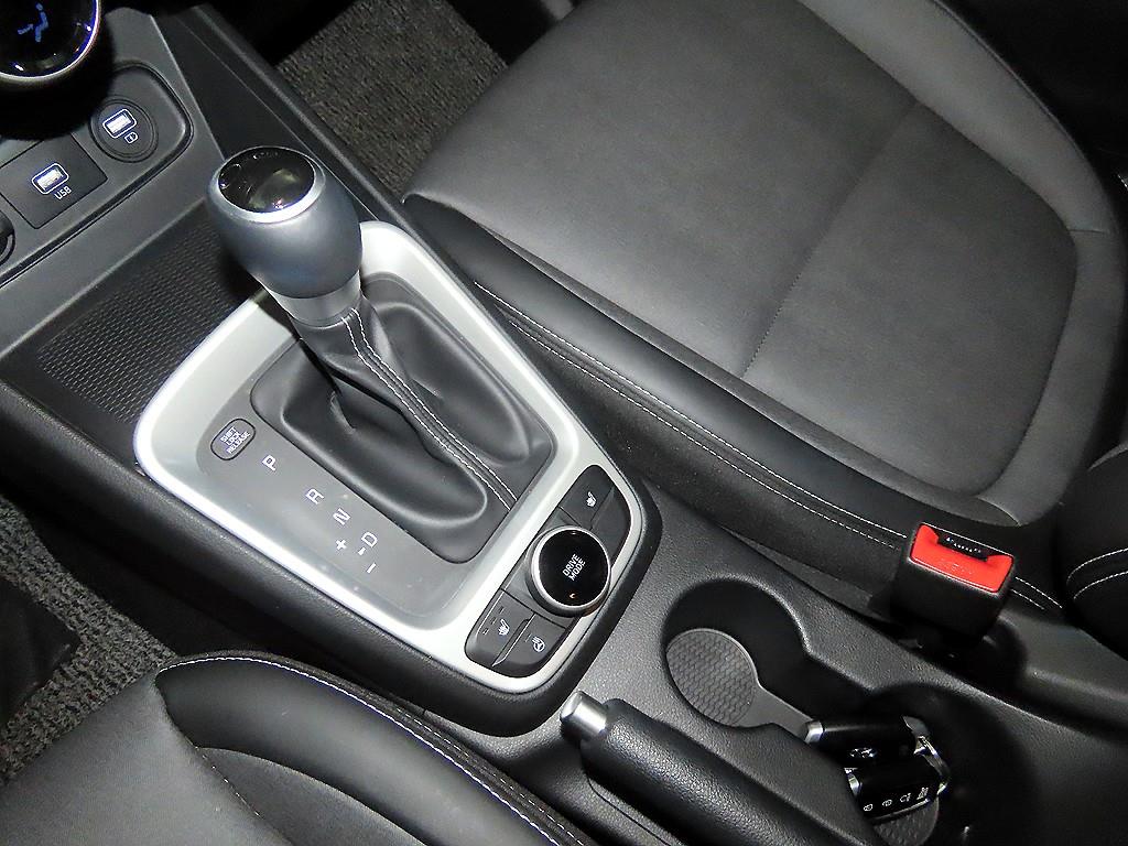 HYUNDAI Venue - Vista 12
