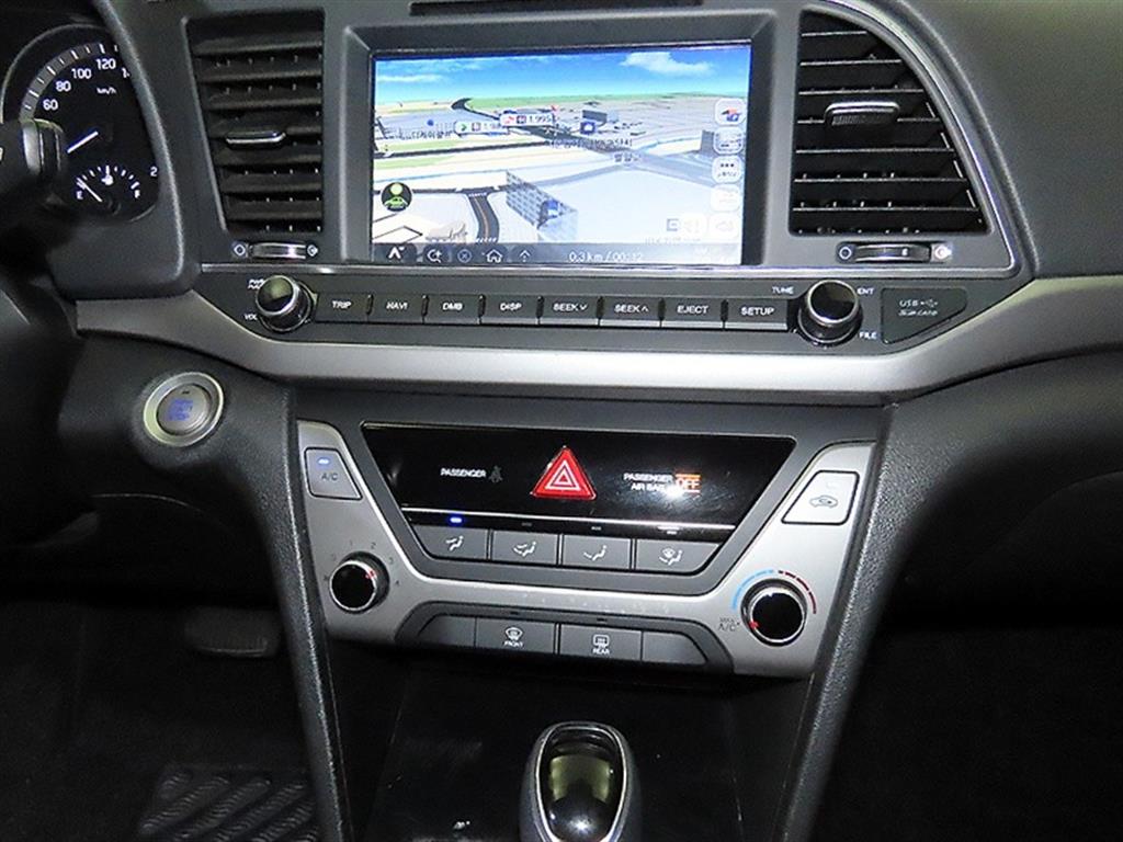 HYUNDAI Avante - Vista 11
