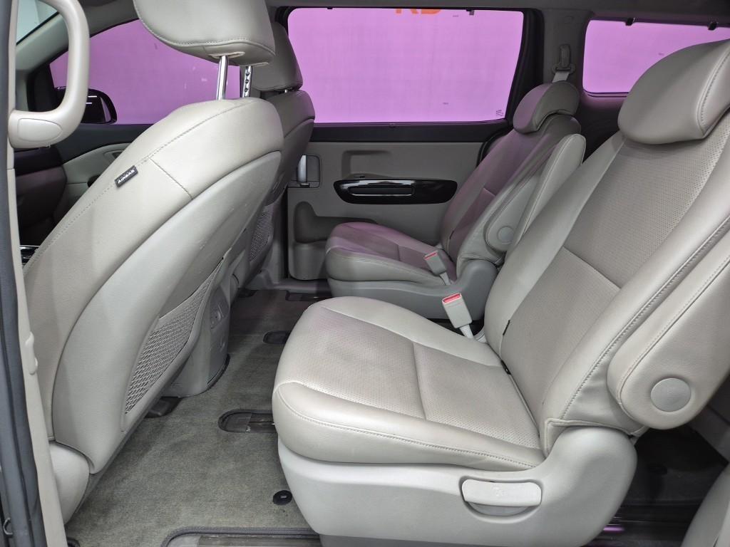 KIA Carnival - Vista 12