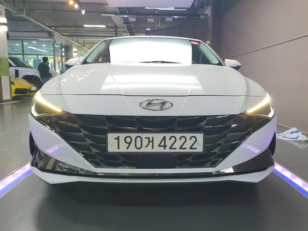 HYUNDAI Avante - Vista 2