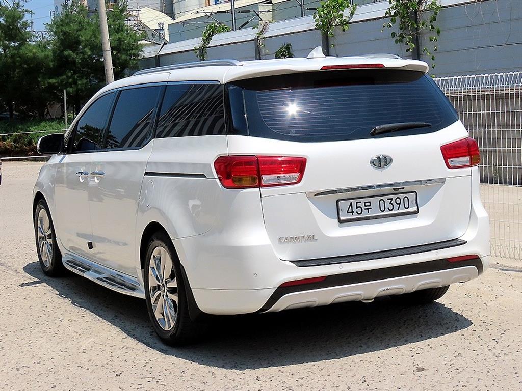 KIA Carnival - Vista 3