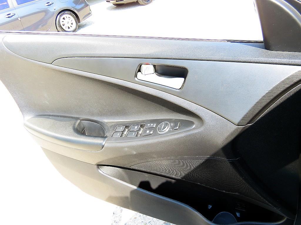 HYUNDAI Sonata - Vista 11