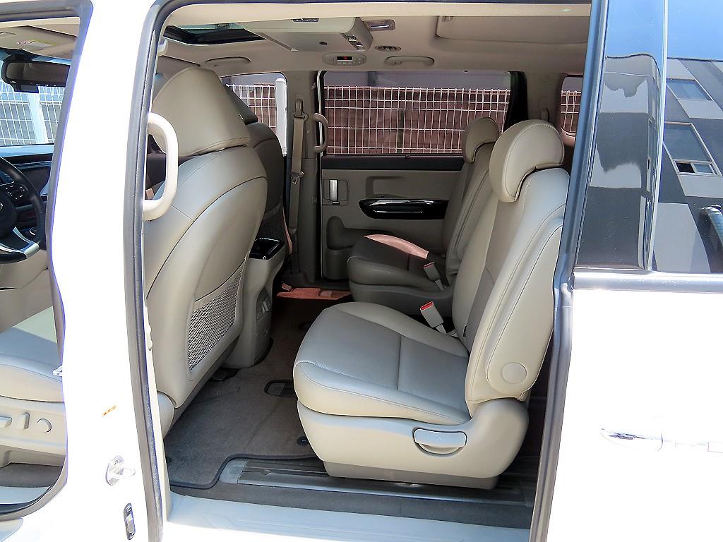 KIA Carnival - Vista 5