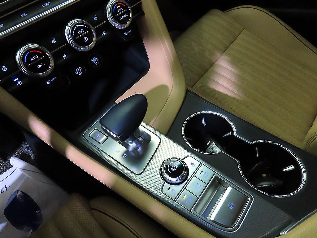 Genesis G70 - Vista 12