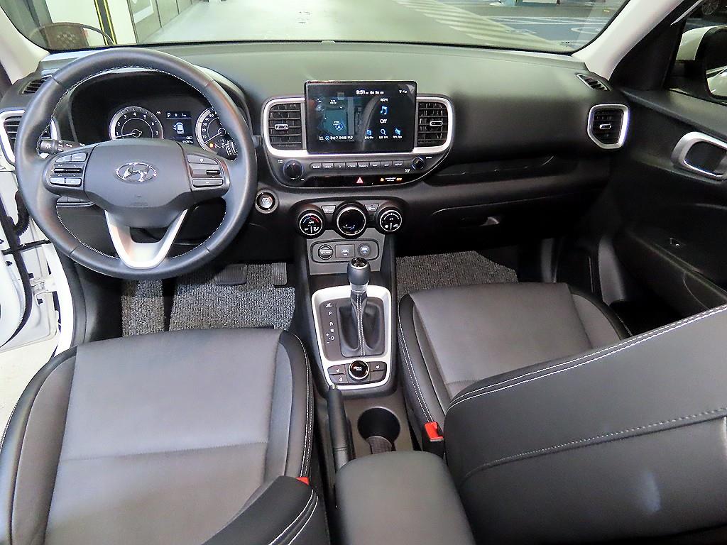 HYUNDAI Venue - Vista 10