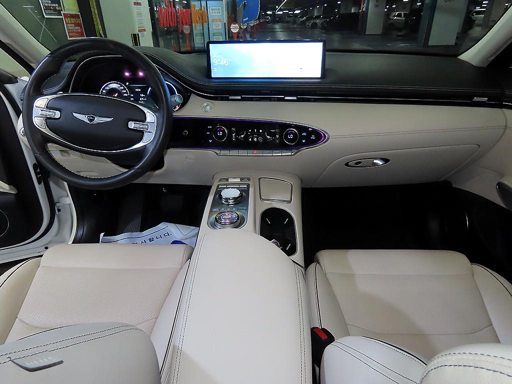 Genesis GV70 - Vista 10