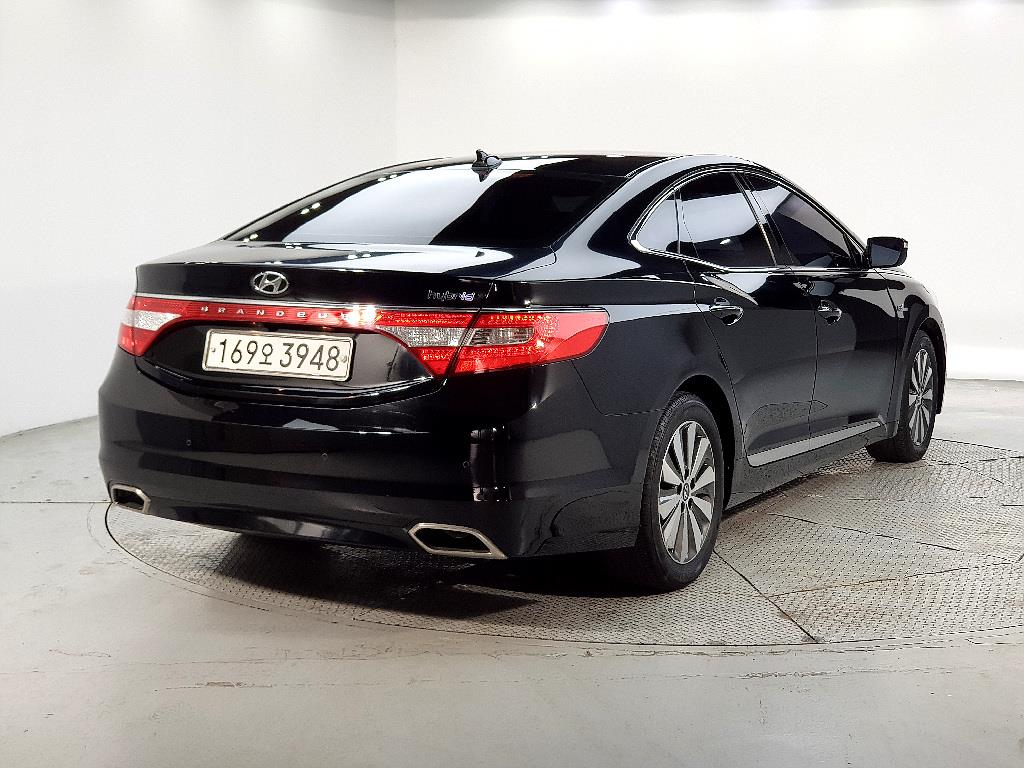 HYUNDAI Grandeur - Vista 4