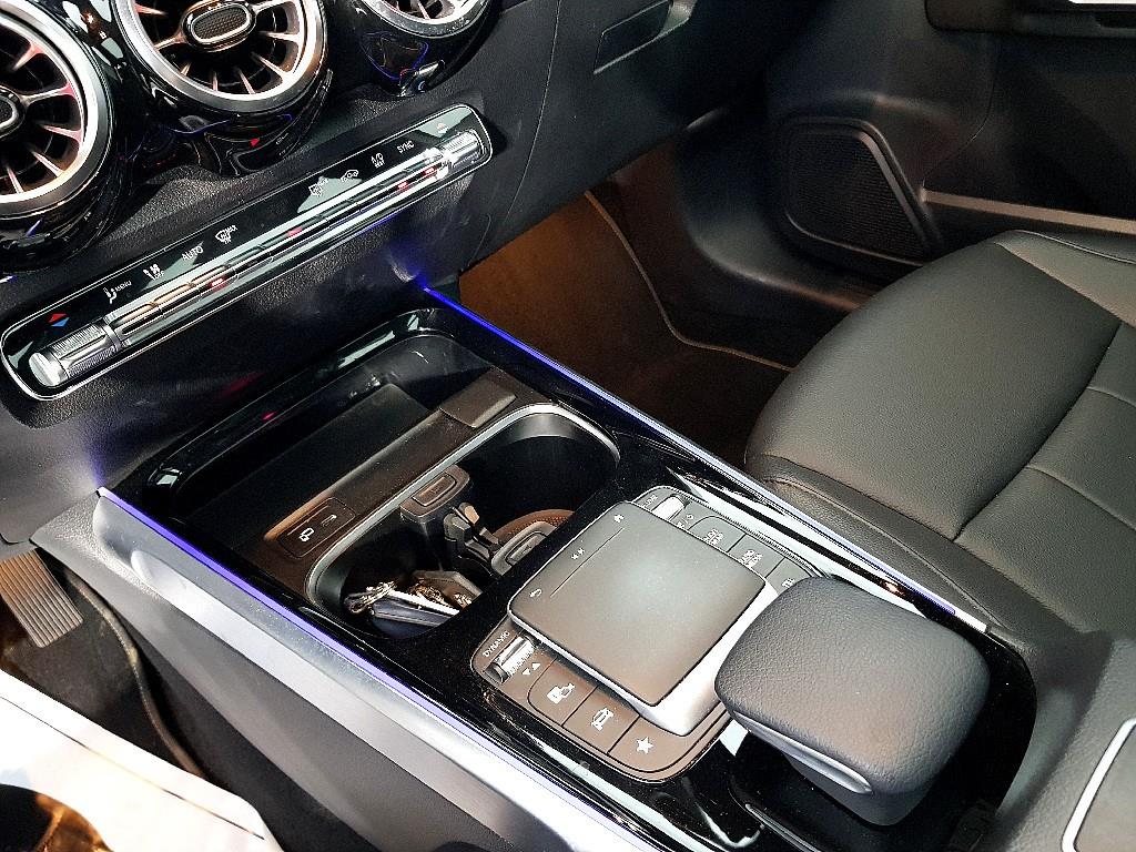 Mercedes Benz GLB Class - Vista 12