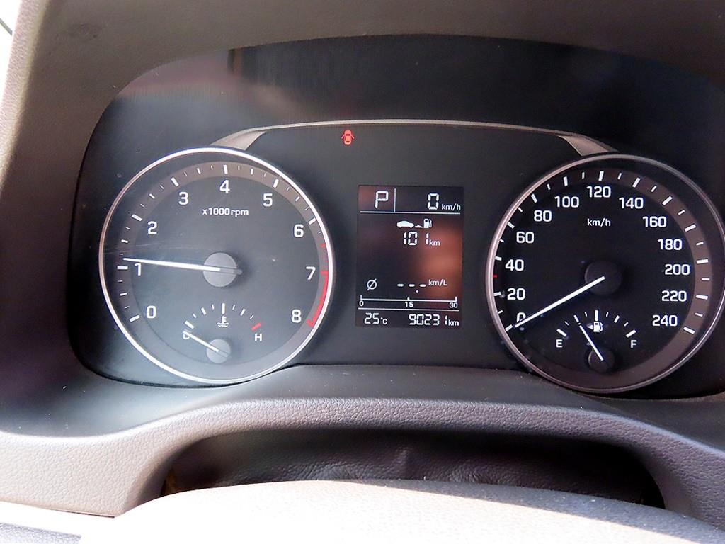 HYUNDAI Avante - Vista 8
