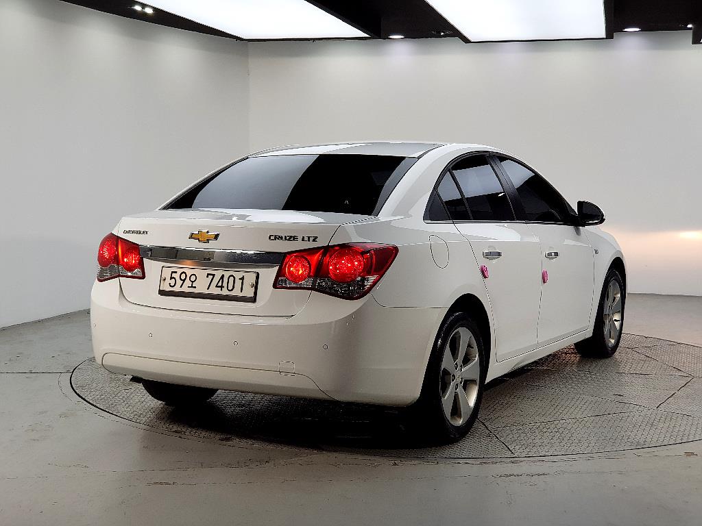 Chevrolet Cruise - Vista 4