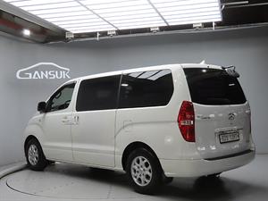 HYUNDAI Starex - Vista 6