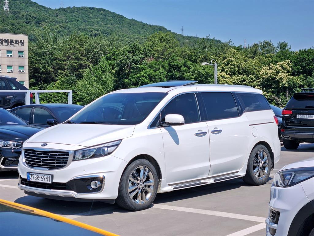 KIA Carnival - Vista 3