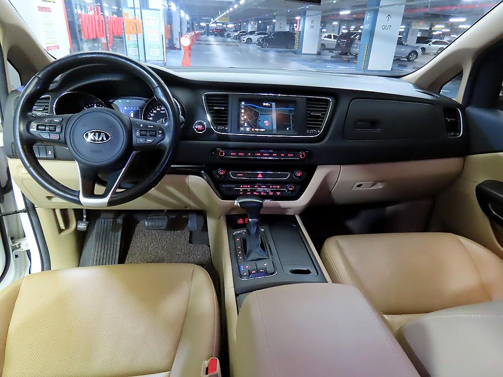 KIA Carnival - Vista 10