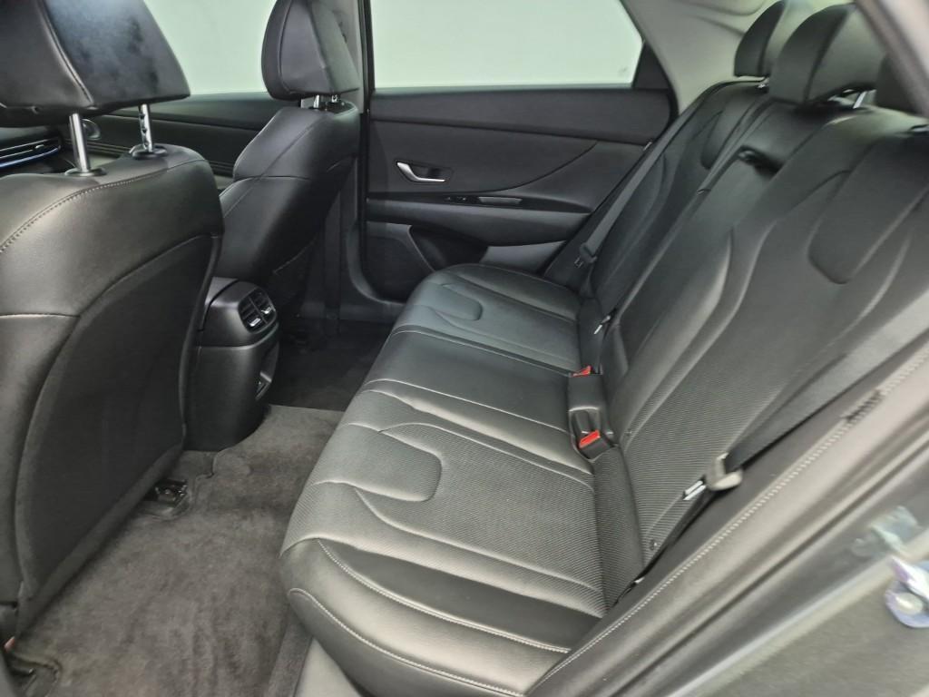 HYUNDAI Avante - Vista 12