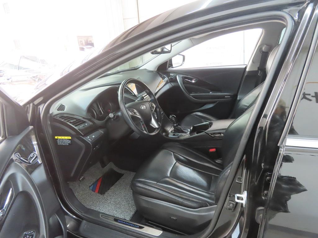 HYUNDAI Grandeur - Vista 5