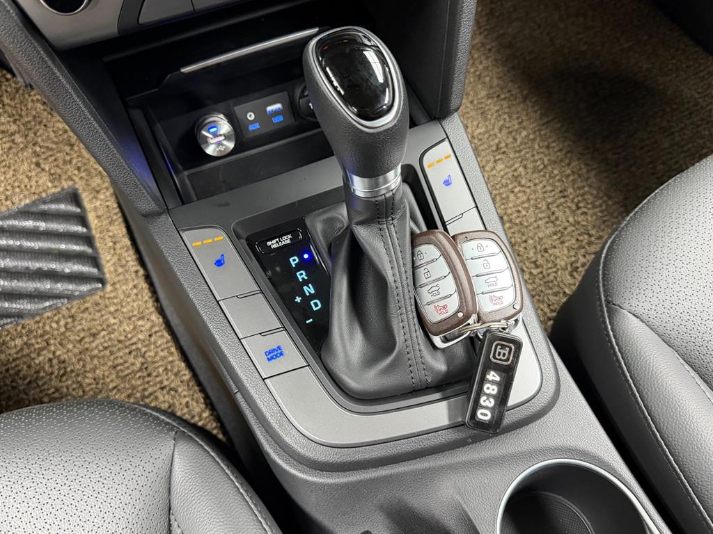 HYUNDAI Avante - Vista 12
