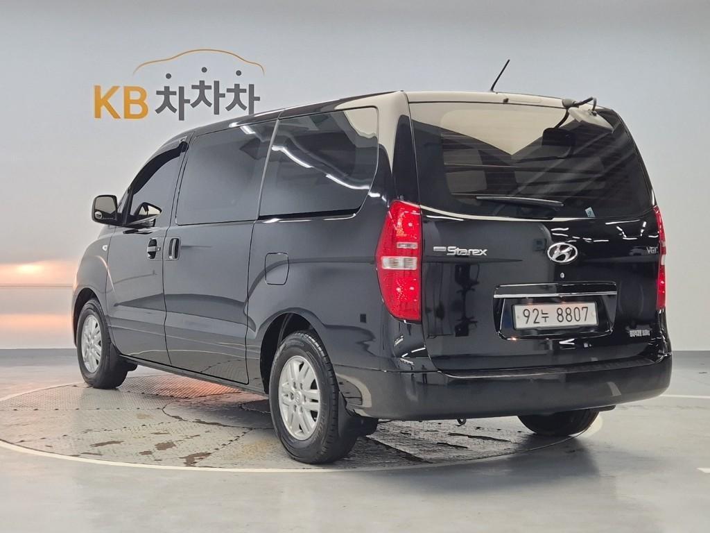 HYUNDAI Starex - Vista 2