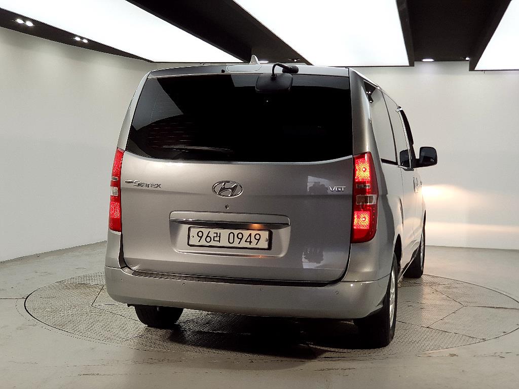 HYUNDAI Starex - Vista 3