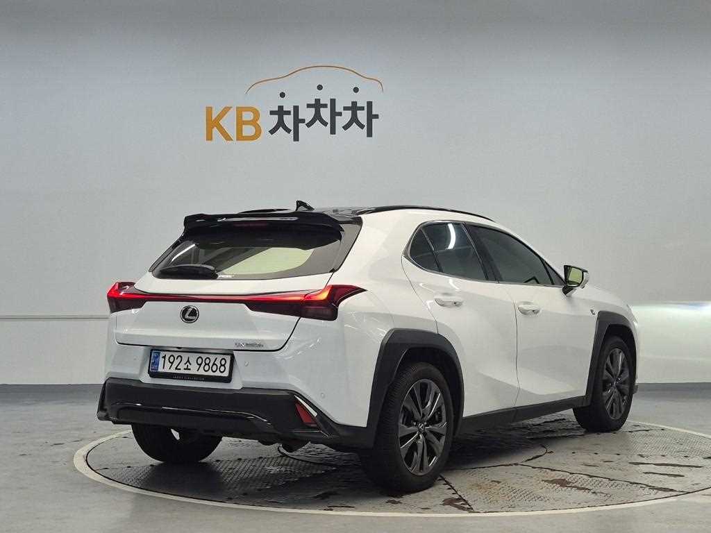 Lexus UX - Vista 3
