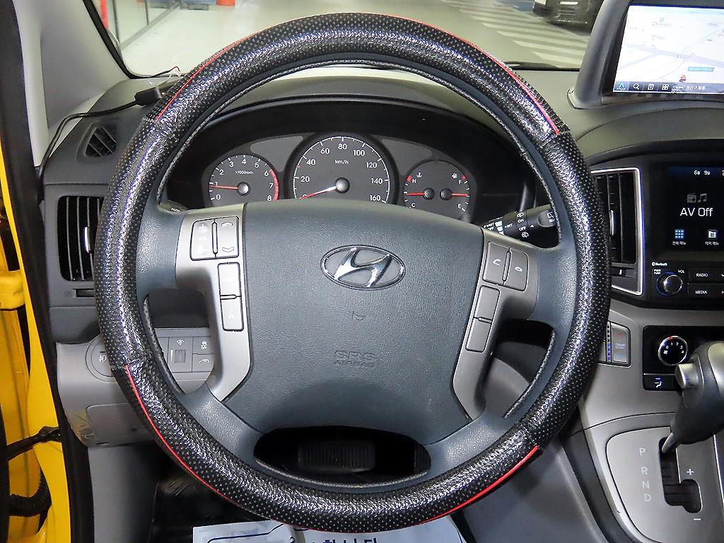 HYUNDAI Starex - Vista 8