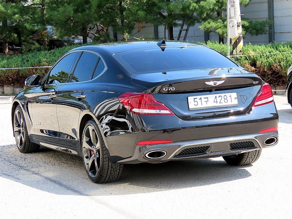 Genesis G70 - Vista 3