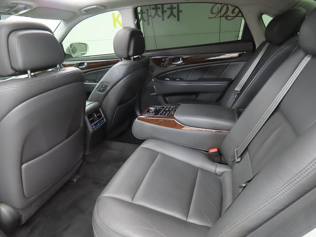 HYUNDAI Equus - Vista 6