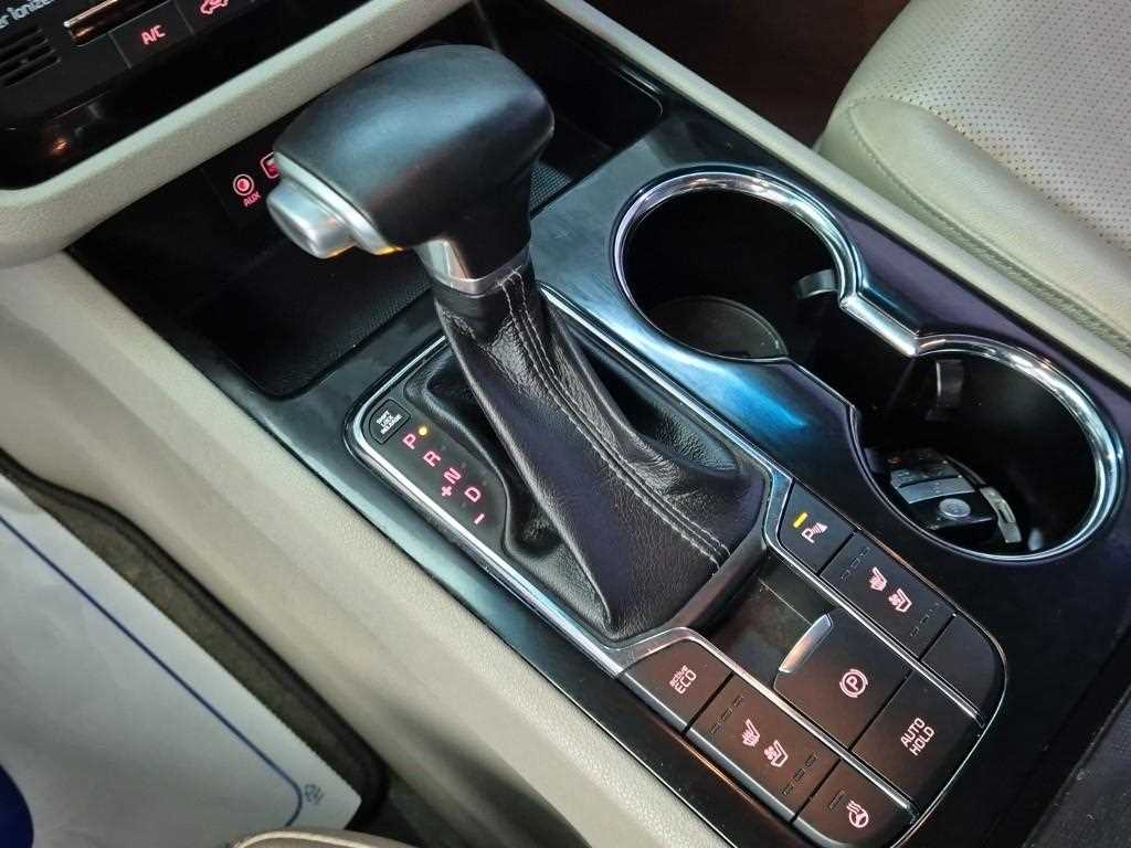KIA Carnival - Vista 8