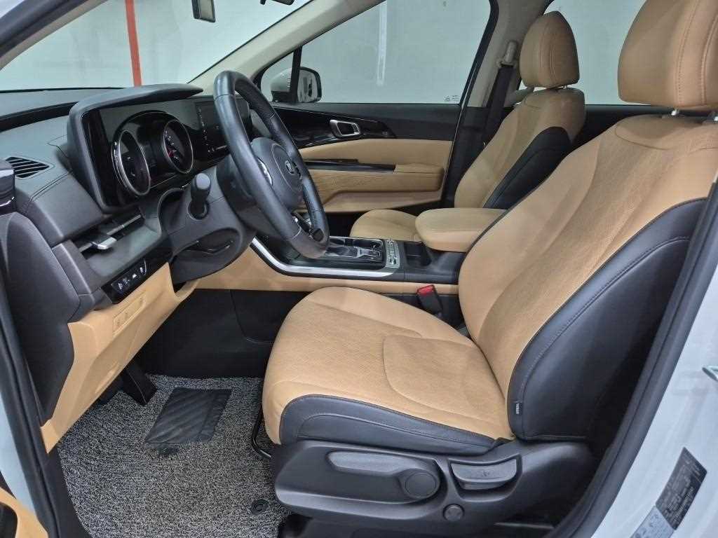 KIA Carnival - Vista 11