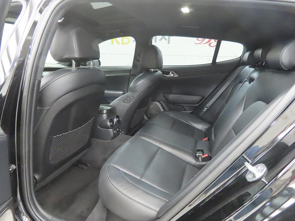 KIA Stinger - Vista 6