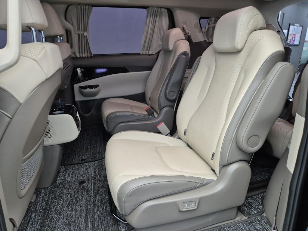 KIA Carnival - Vista 12