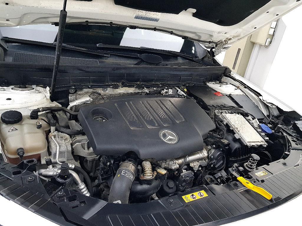 Mercedes Benz GLB Class - Vista 6