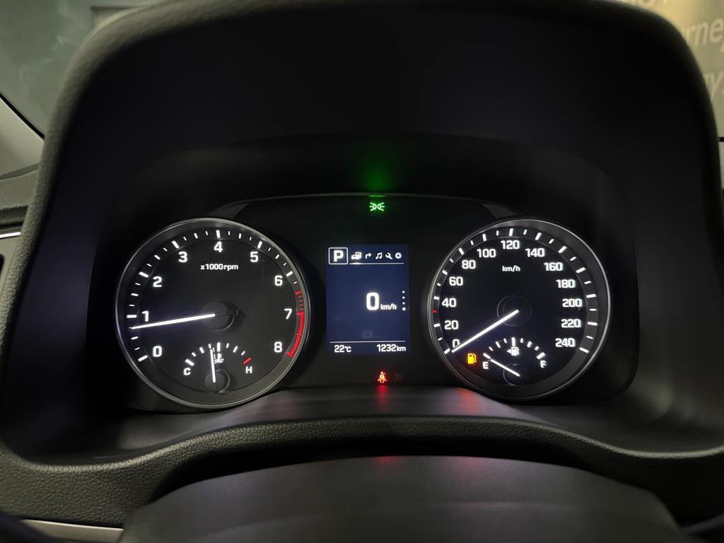 HYUNDAI Avante - Vista 9