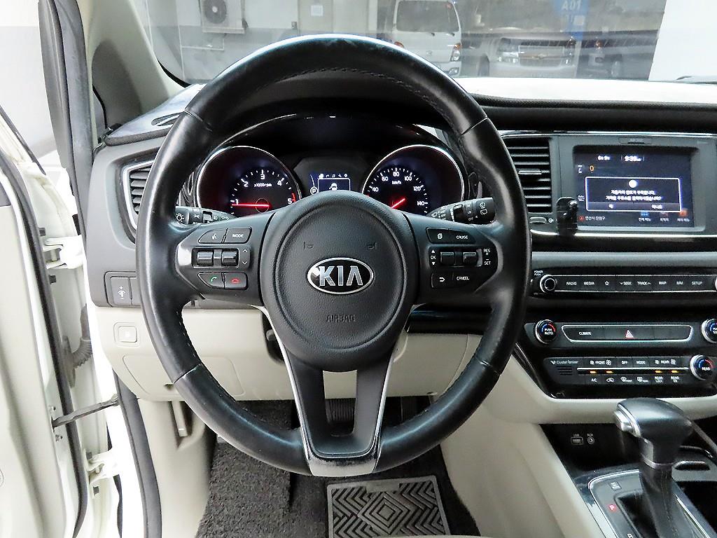 KIA Carnival - Vista 7