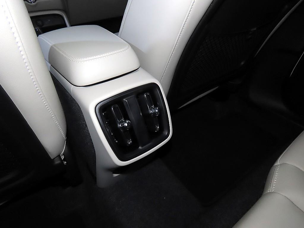 Volvo XC40 2026 Blanco - Importación desde Corea - HF Imports Iquique - Foto 15