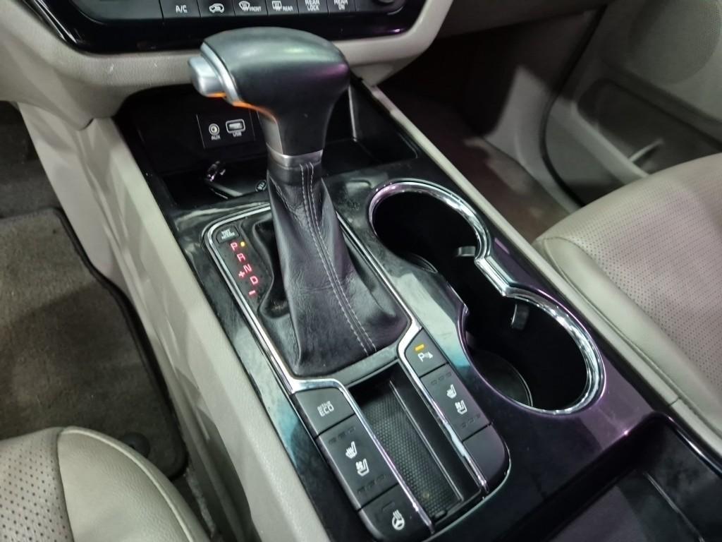 KIA Carnival - Vista 8