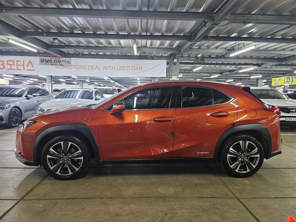 Lexus UX - Vista 3