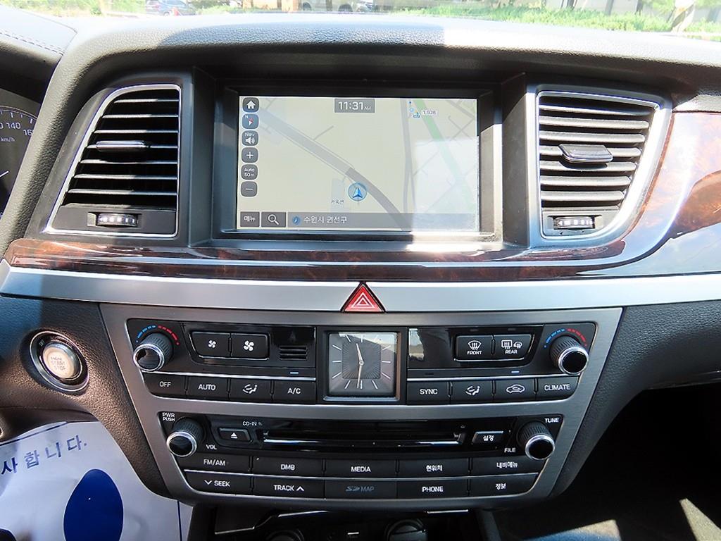 HYUNDAI Genesis - Vista 12