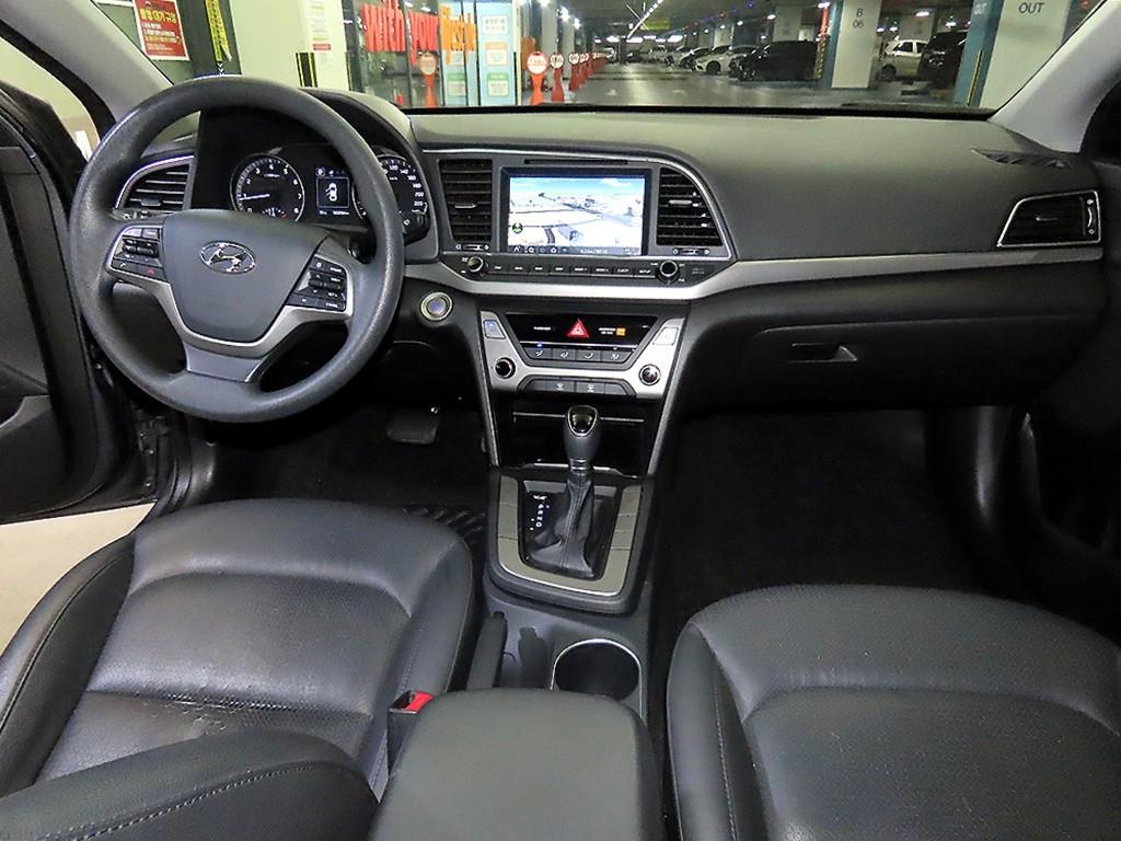 HYUNDAI Avante - Vista 10