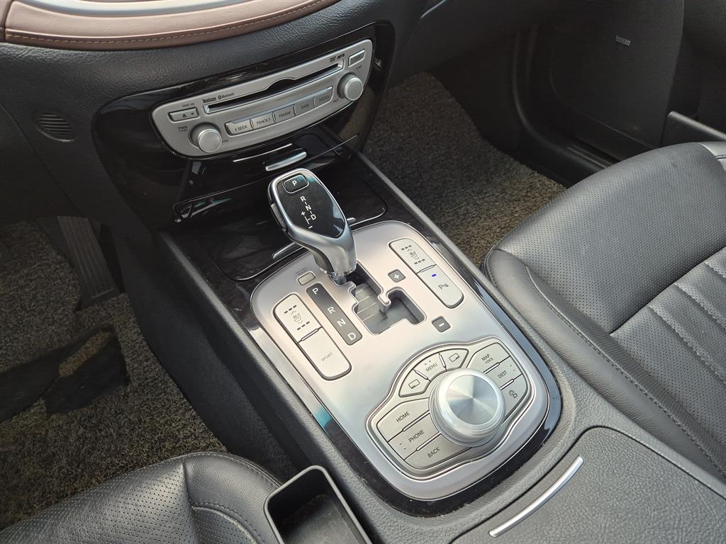 HYUNDAI Genesis - Vista 9