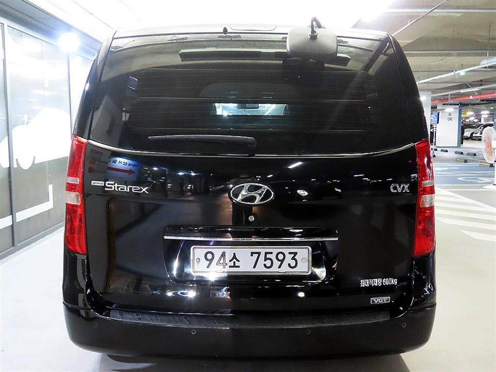 HYUNDAI Starex - Vista 5