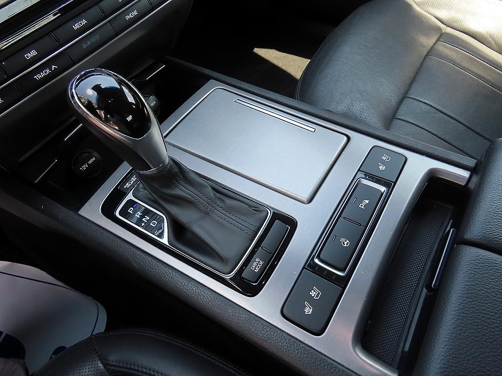 HYUNDAI Genesis - Vista 10