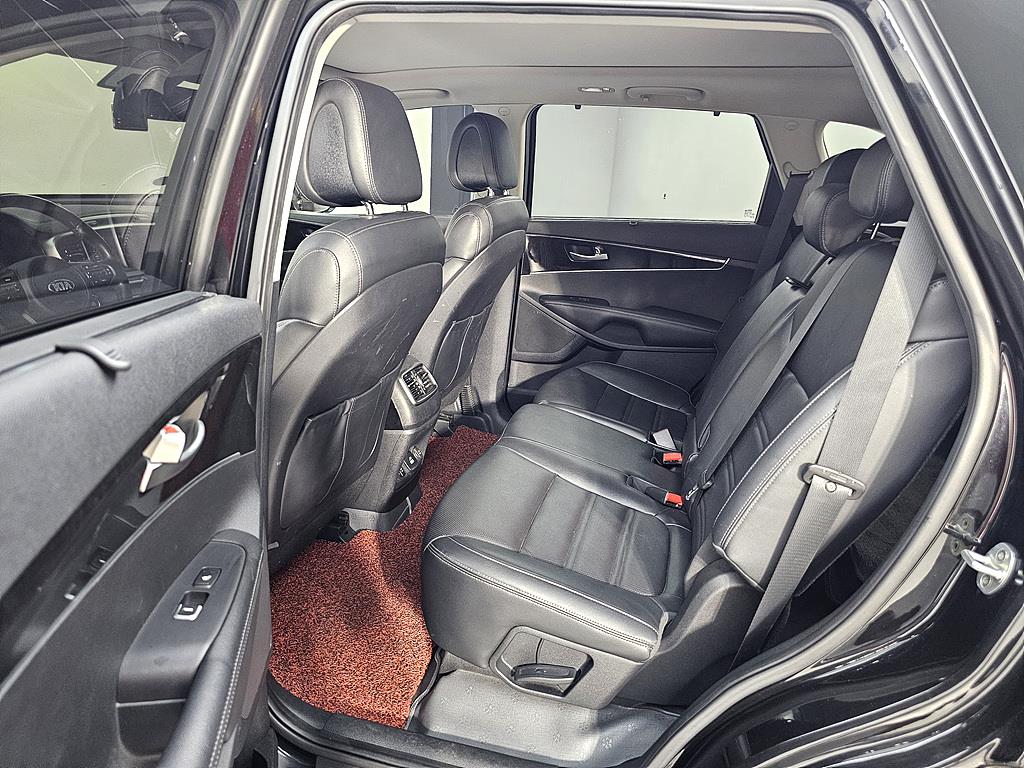 KIA Sorento - Vista 9