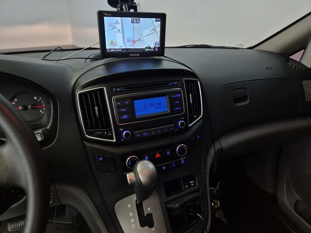 HYUNDAI Starex - Vista 10