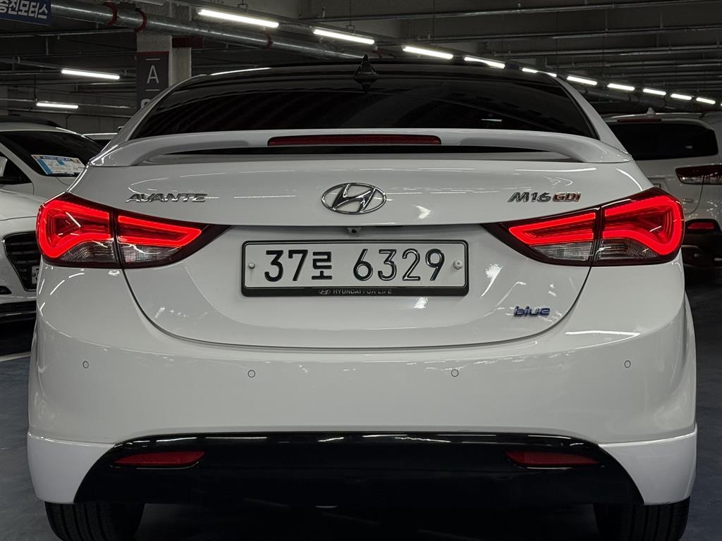 HYUNDAI Avante - Vista 4