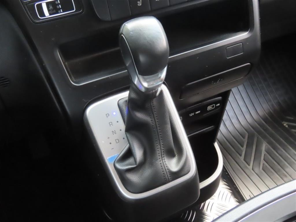HYUNDAI Staria - Vista 11