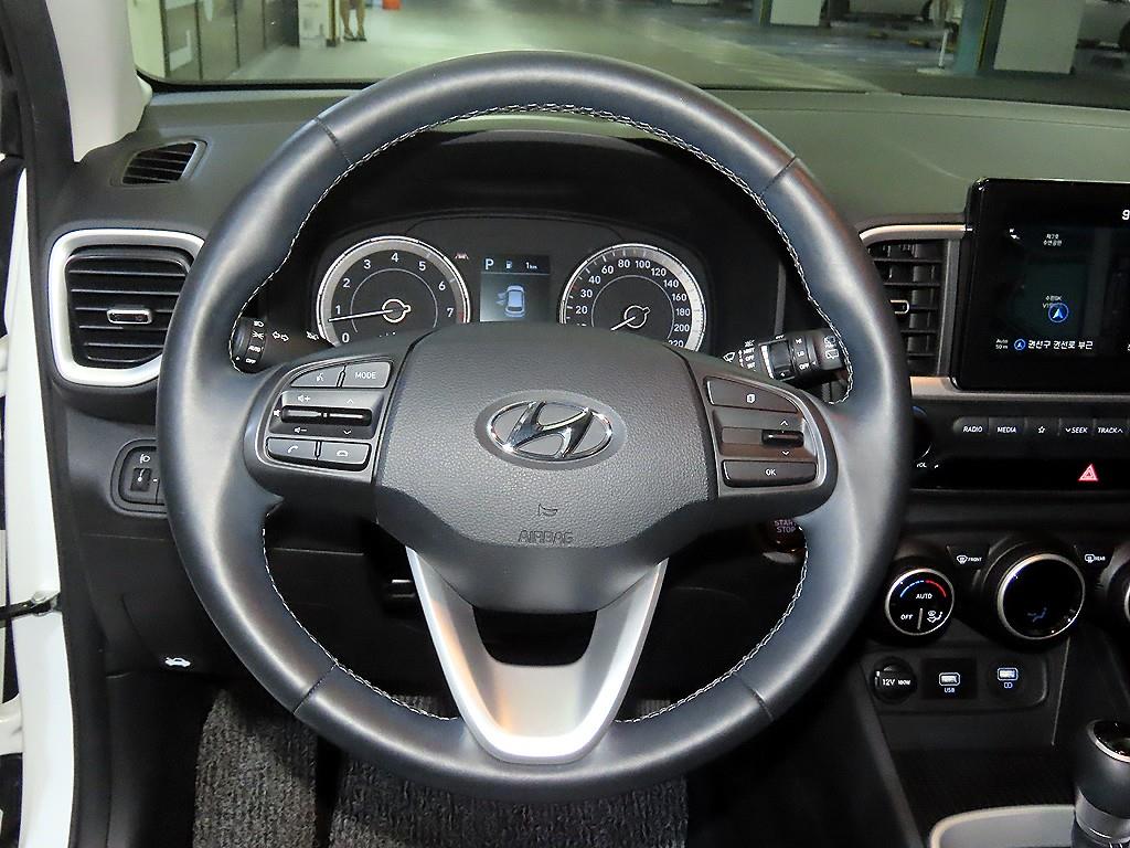 HYUNDAI Venue - Vista 8